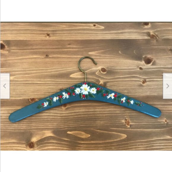Vtg Hand Painted Wooden Clothes Hanger Daisy & Holly Berry Design - Picture 1 of 4